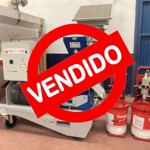 Peletizadora industrial PLT400 de segunda mano, 22kW, capacidad de 150-400 kg/h, con motor trifásico, repuestos nuevos y dimensiones de 153 x 70 x 130 cm.